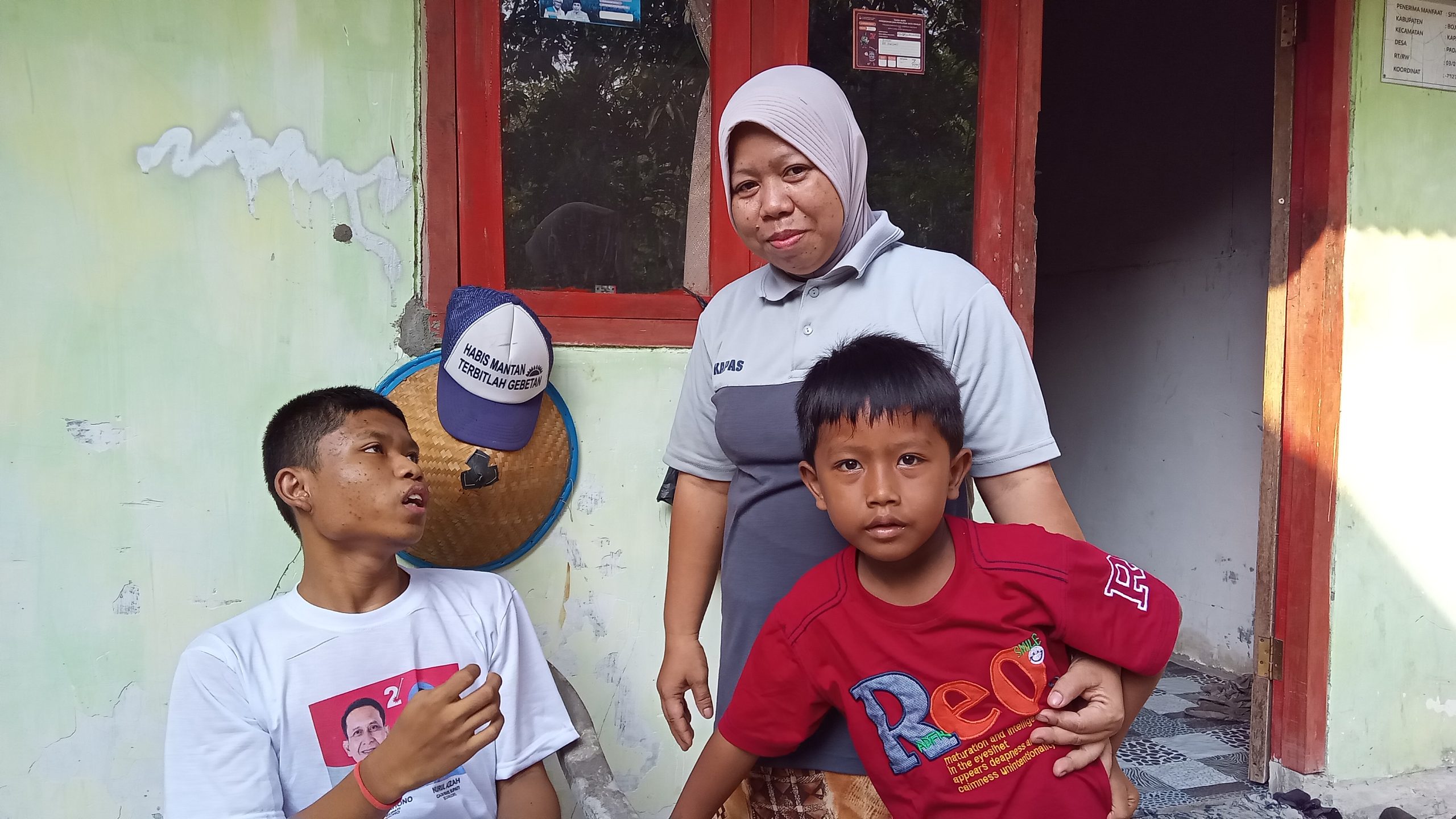 Perempuan Buruh Pabrik Rokok - Bojonegoro Raya