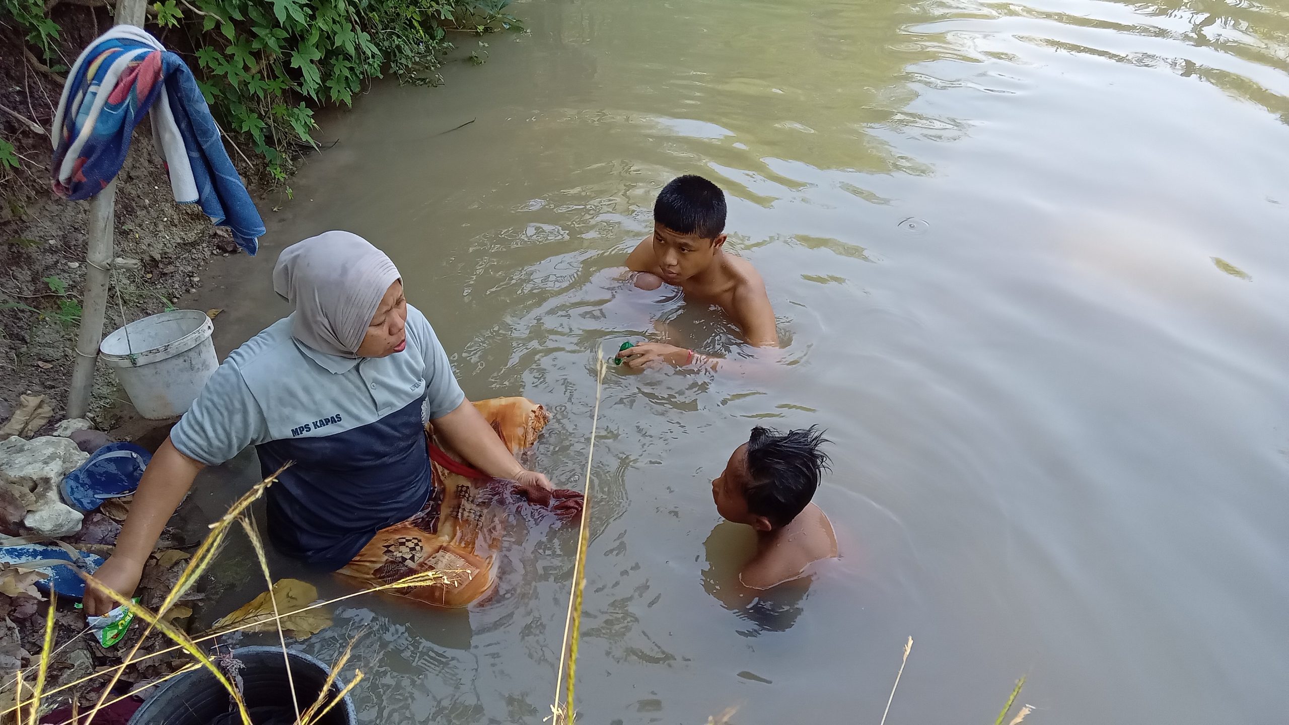 Perempuan Buruh Pabrik Rokok - Bojonegoro Raya