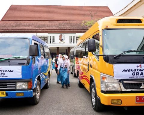 Angkutan Pelajar Gratis - Bojonegoro Raya