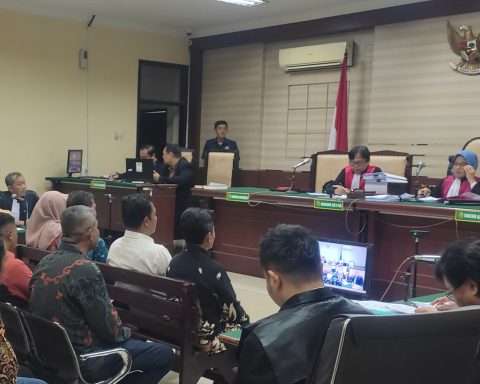 TEGANG: Sidang Korupsi Mobil Siaga di Pengadilan Tipikor Surabaya, beberapa waktu lalu. (Foto: Kejari Bojonegoro)