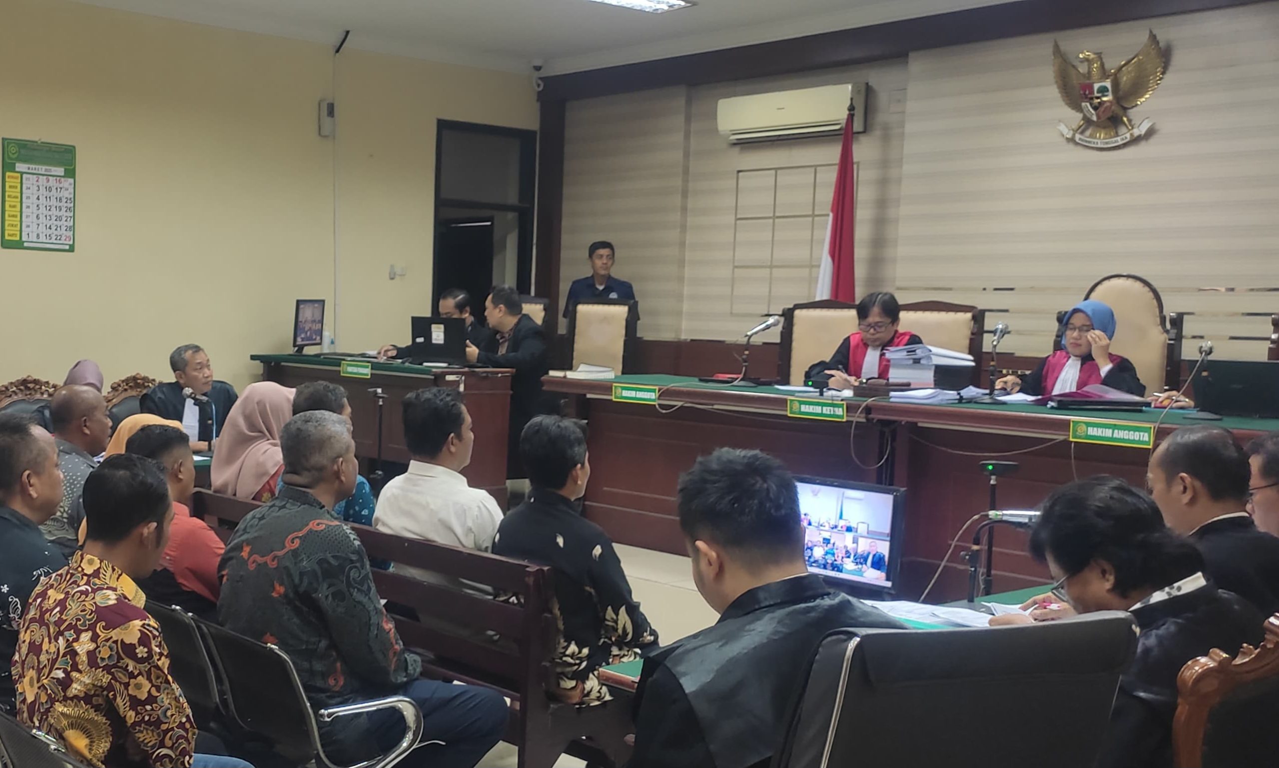 TEGANG: Sidang Korupsi Mobil Siaga di Pengadilan Tipikor Surabaya, beberapa waktu lalu. (Foto: Kejari Bojonegoro)