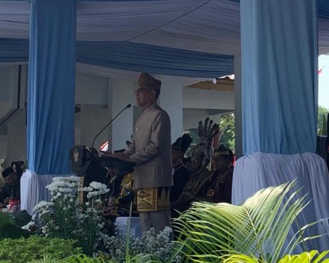 BERI ARAHAN: Bupati Wahono saat menjadi inspektur upacara HJB 349, Selasa (20/10/2026) pagi. (Foto: Yusab Alfa Ziqin/Bojonegoro Raya)