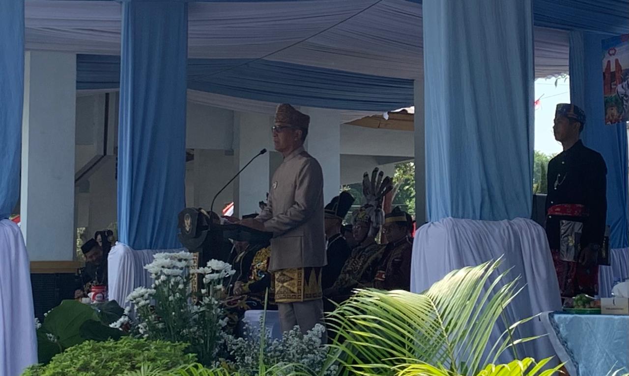 BERI ARAHAN: Bupati Wahono saat menjadi inspektur upacara HJB 349, Selasa (20/10/2026) pagi. (Foto: Yusab Alfa Ziqin/Bojonegoro Raya)